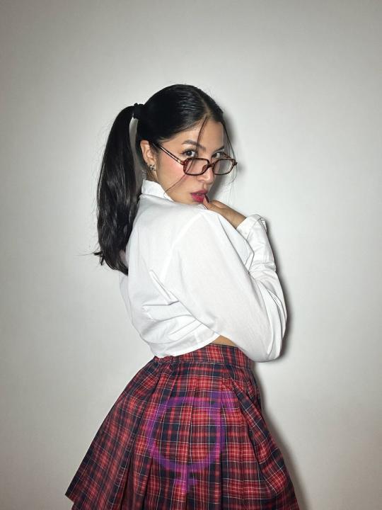 Bonnie Kneel